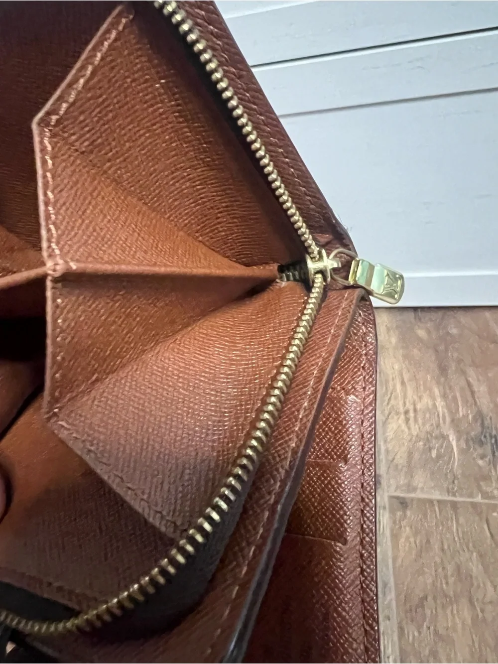 Louis Vuitton Monogram Compact Bifold Wallet - Excellent Condition